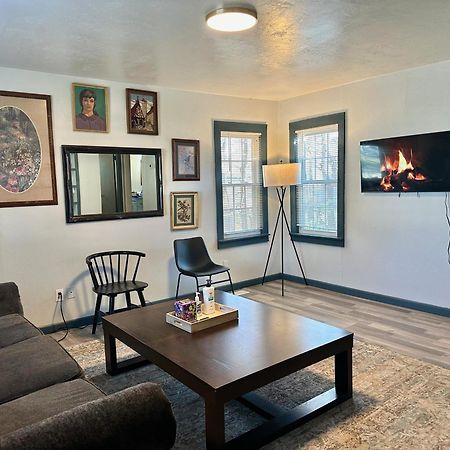 Cozy Winter Getaway With Garden 20-A Villa Oklahoma City Esterno foto
